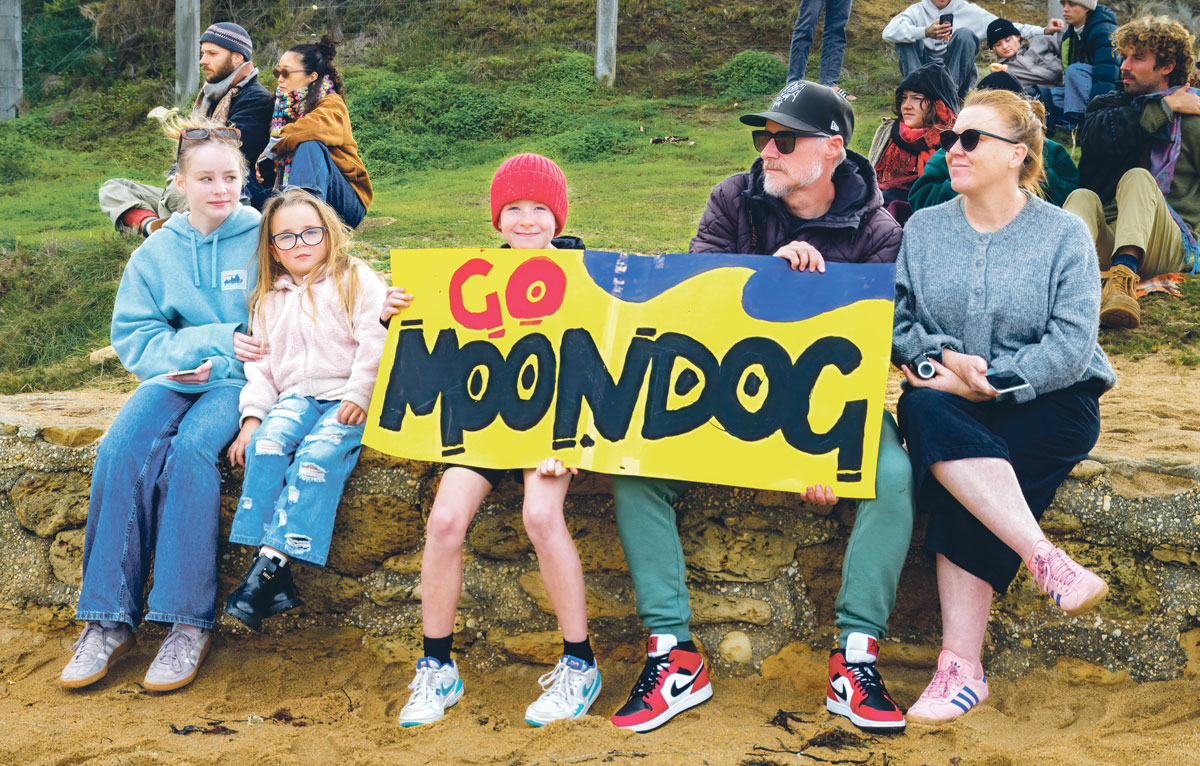 Lottie Smith, Sailah Mooney, Eli Smith, Karl Smith and Casey Forwood cheer on Matt Mooney.