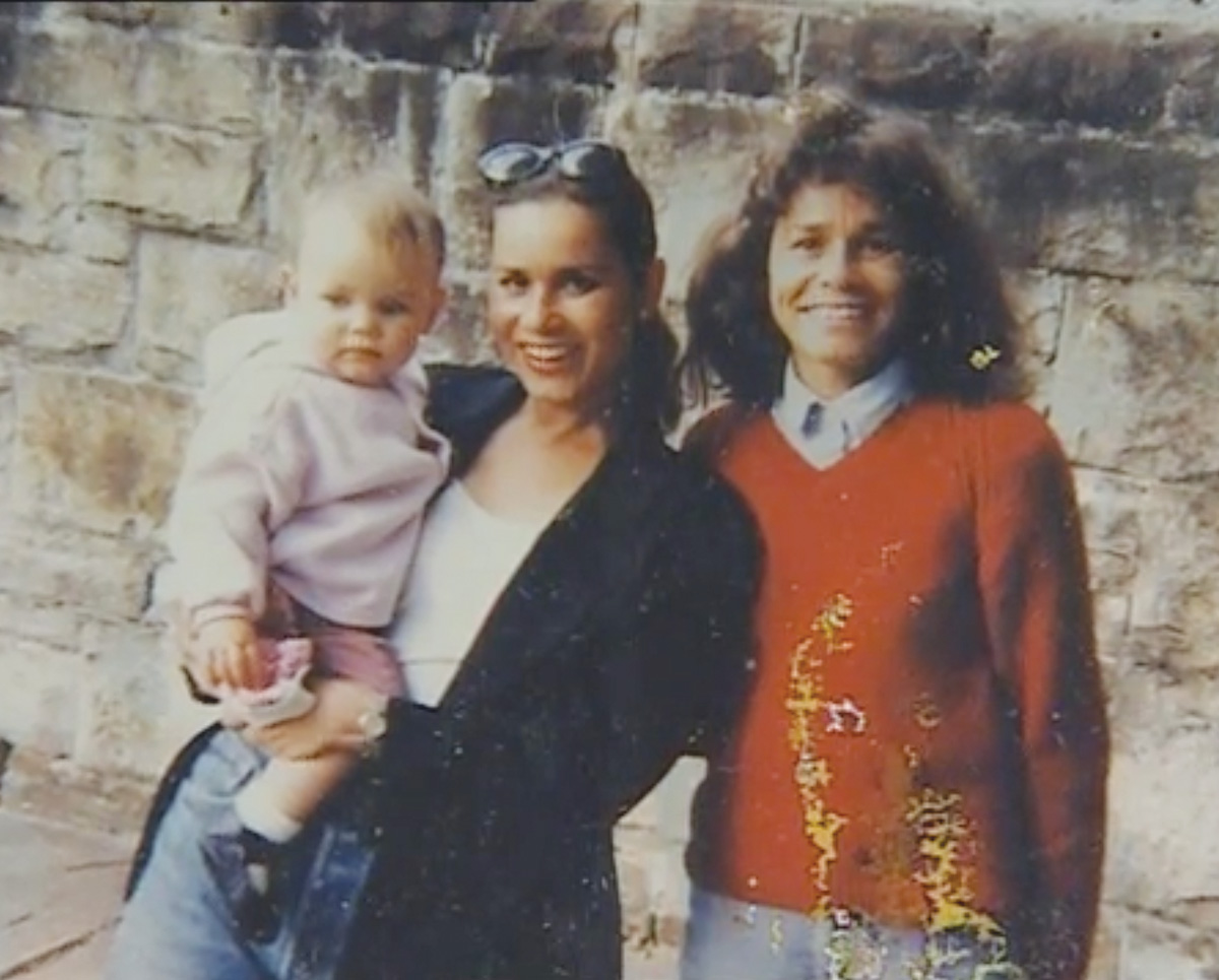 Twins, Rhoda and Lois Roberts.